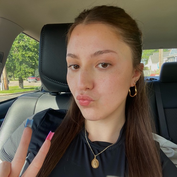 Meet your Posher, Amelia - Picture 1 of 1